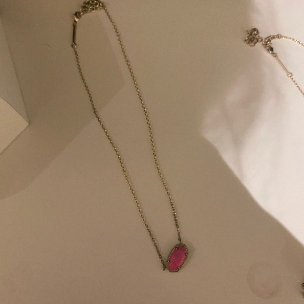 Kendra Scott necklace